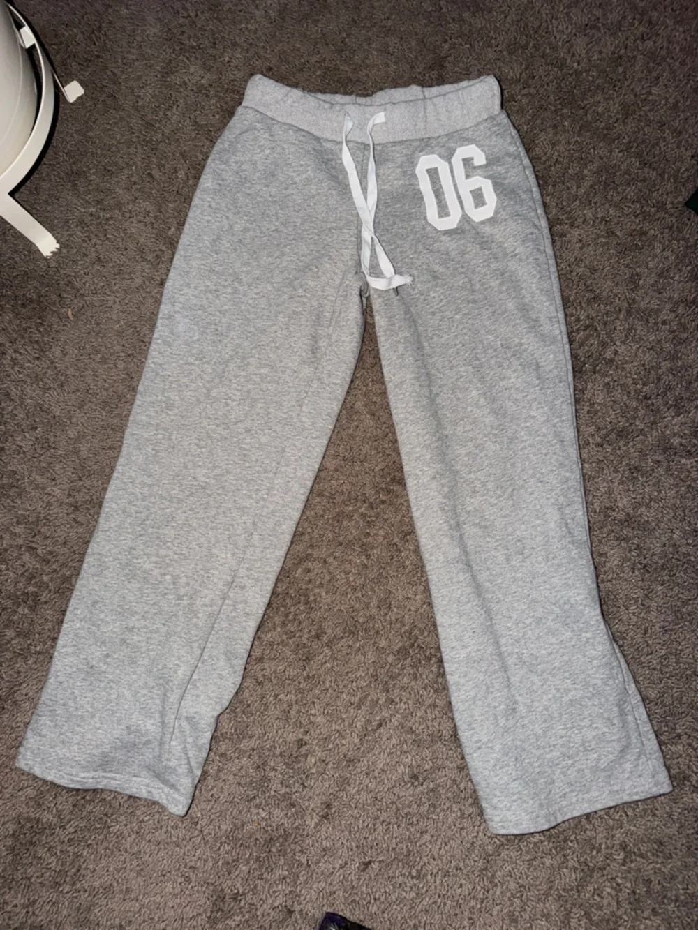 Edikted' Gray Sweatpants with Drawstring Waist - Picture 2 of 4